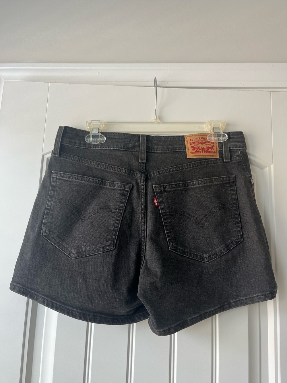 Levi's Mid-rise Black Women's Denim Shorts - Picture 2 of 6